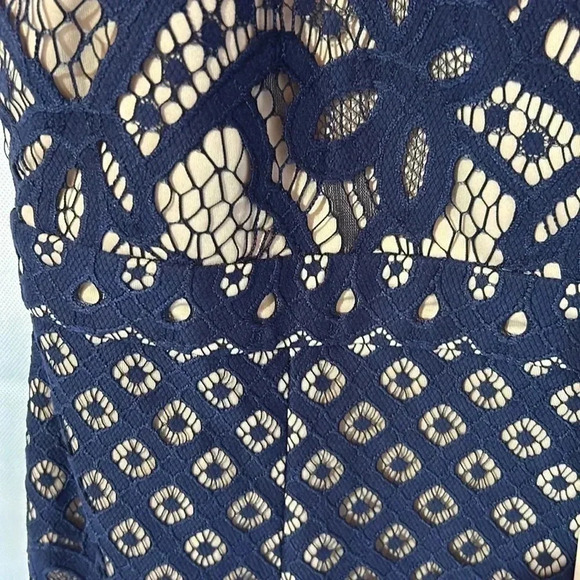 Lace overlay TANK DRESS. Sz 16. Navy/tan. Adjustable straps - Picture 5 of 9